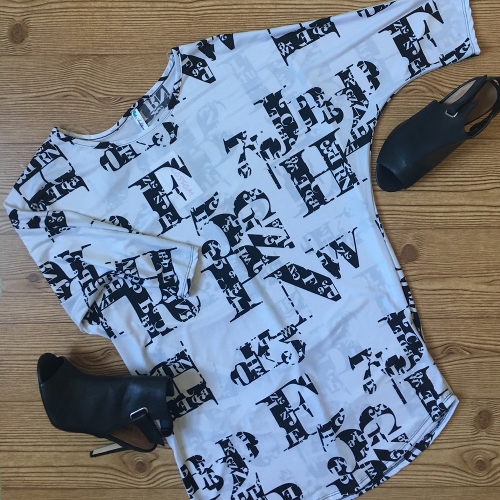 Women’s Graphic Print Top – Size Small